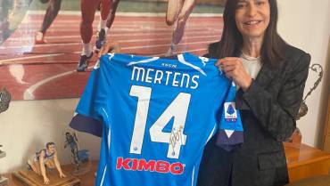 Maglia autografata da Mertens messa all’asta